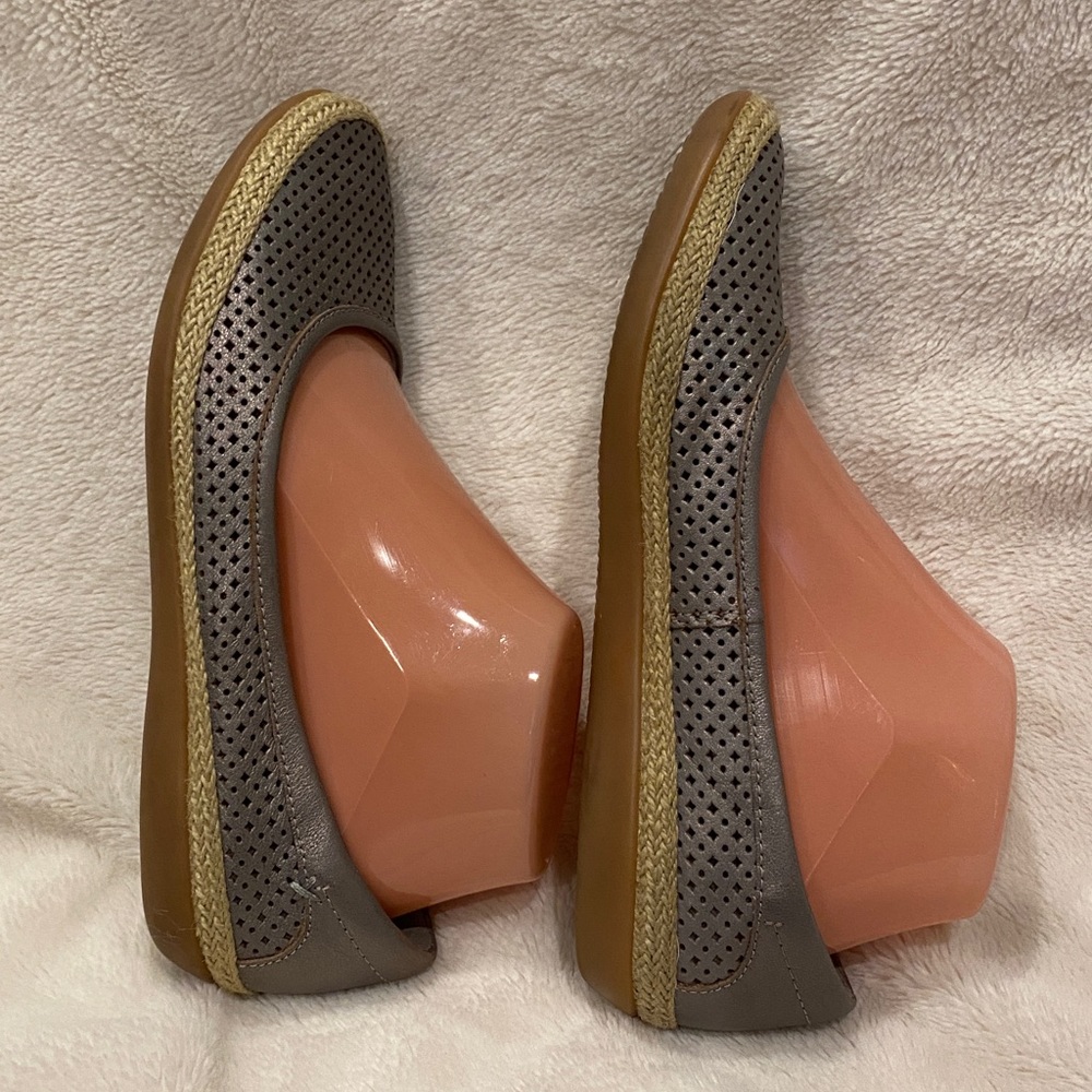Clarks Danelly Adira Perforated Espadrille SlipOn Ballet Flats Silver Sz 7.5 VGC - Picture 6 of 11